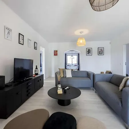 Secluded 3 Bedrooms Urzais Modern Interiors 빌라 *