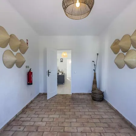 빌라 Secluded 3 Bedrooms Urzais Modern Interiors 카르보에이루