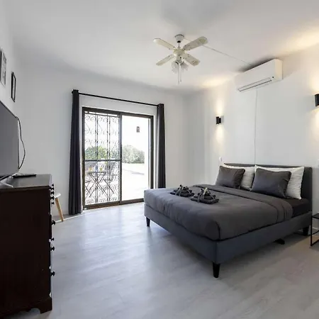 Secluded Carvoeiro 3 Bedrooms Urzais Modern Interiors Private Setting