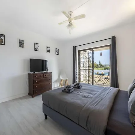 Secluded 3 Bedrooms Urzais Modern Interiors Private Setting * Carvoeiro (Lagoa)