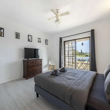 Secluded 3 Bedrooms Urzais Modern Interiors * Carvoeiro (Lagoa)